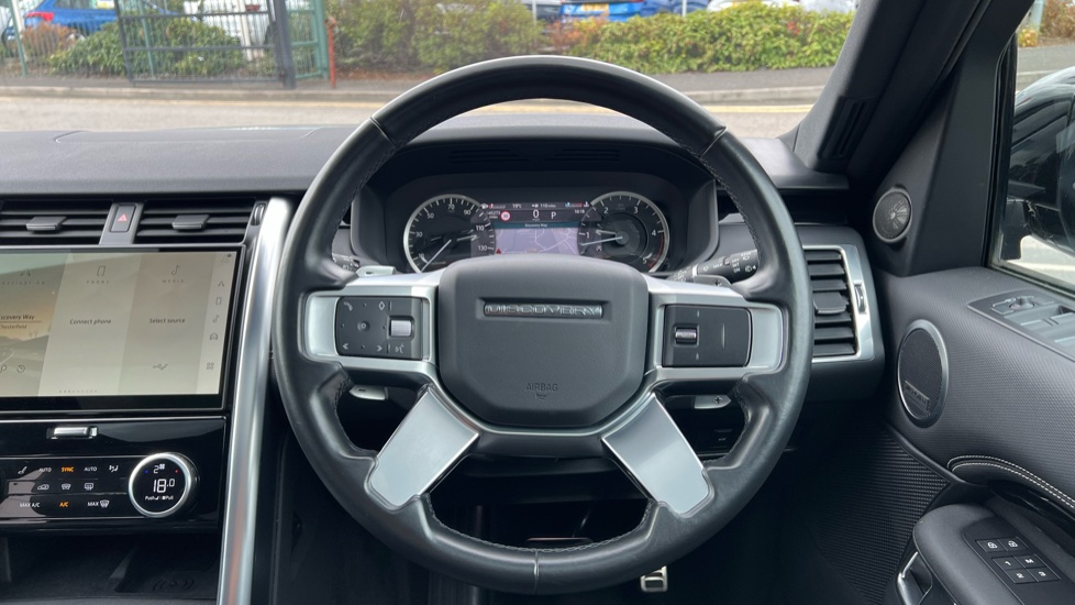 Land Rover Discovery 3.0 D300 R-Dynamic SE 5dr Auto Diesel Station Wagon - Image 15
