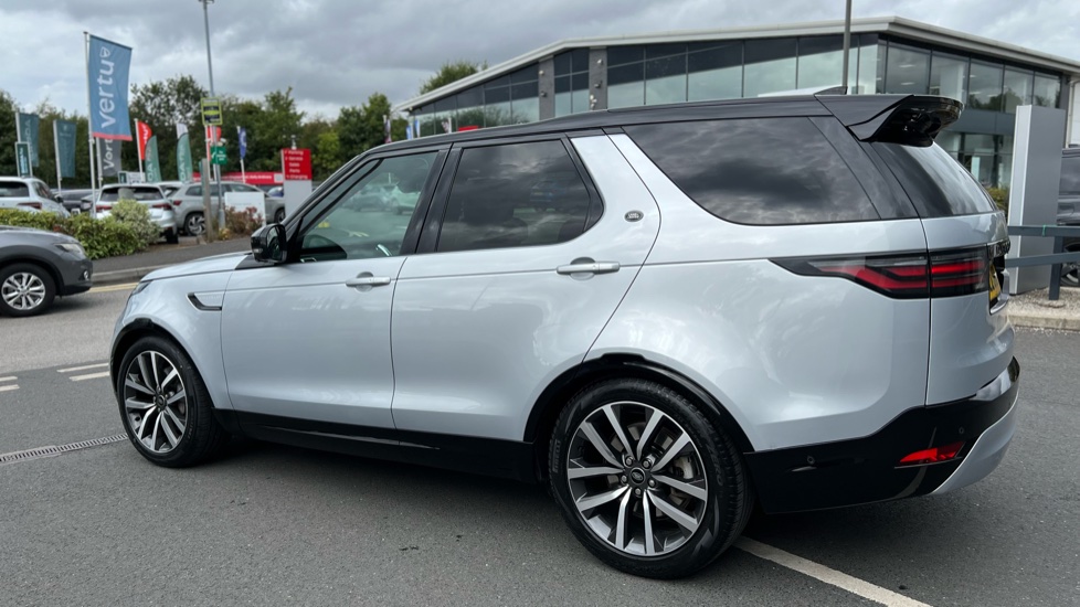 Land Rover Discovery 3.0 D300 R-Dynamic SE 5dr Auto Diesel Station Wagon - Image 21