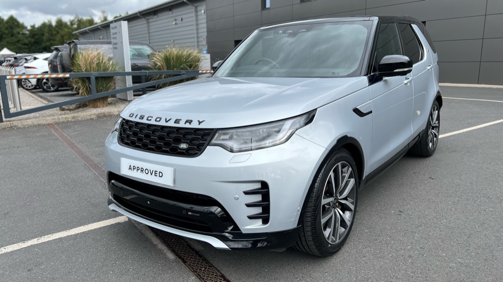 Land Rover Discovery 3.0 D300 R-Dynamic SE 5dr Auto Diesel Station Wagon - Image 24