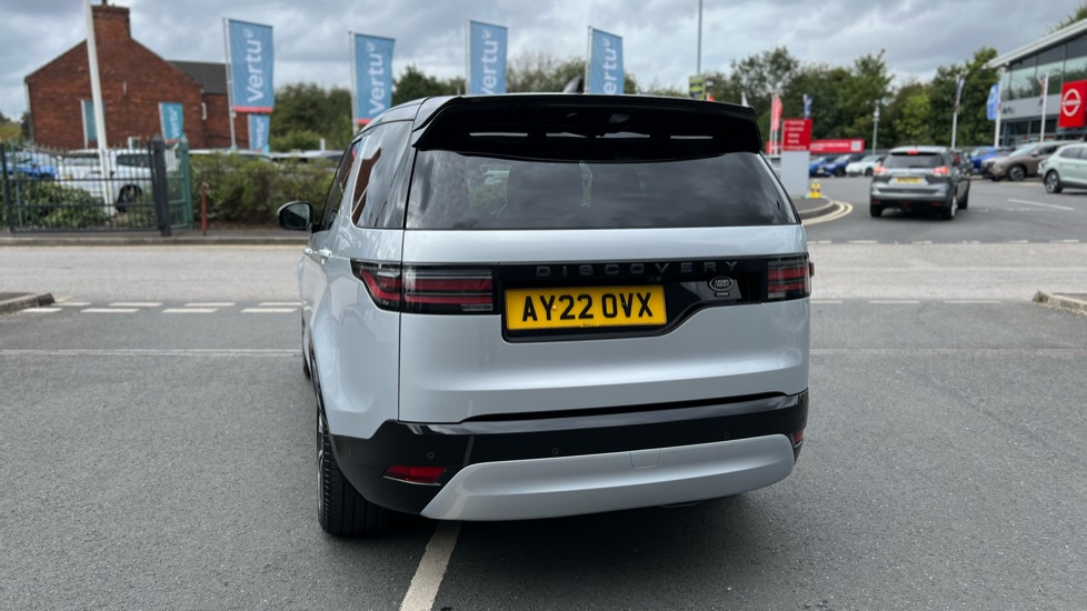 Land Rover Discovery 3.0 D300 R-Dynamic SE 5dr Auto Diesel Station Wagon - Image 28