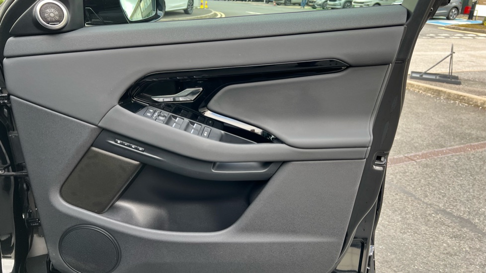 Land Rover Range Rover Evoque 1.5 P270e Edition 5dr Auto Hatchback - Image 34