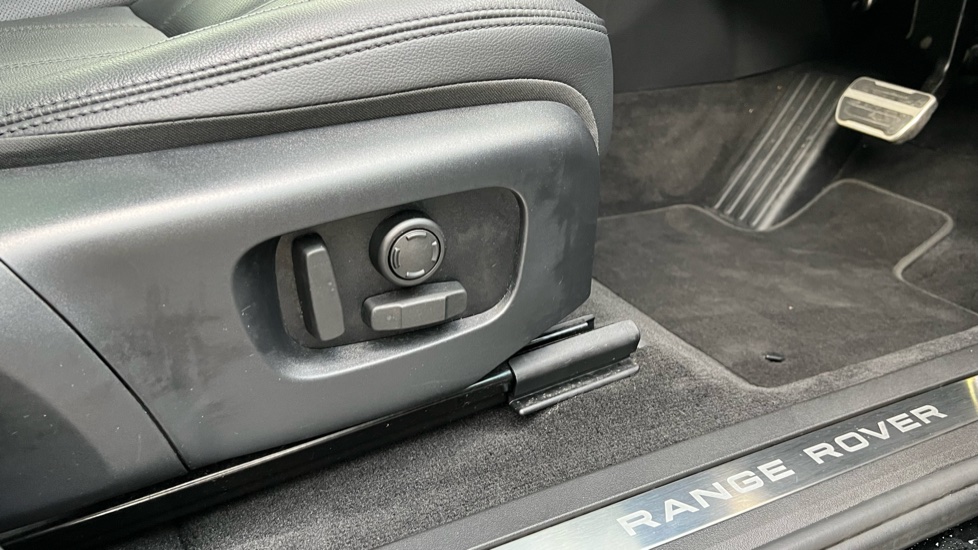 Land Rover Range Rover Evoque 1.5 P270e Edition 5dr Auto Hatchback - Image 36