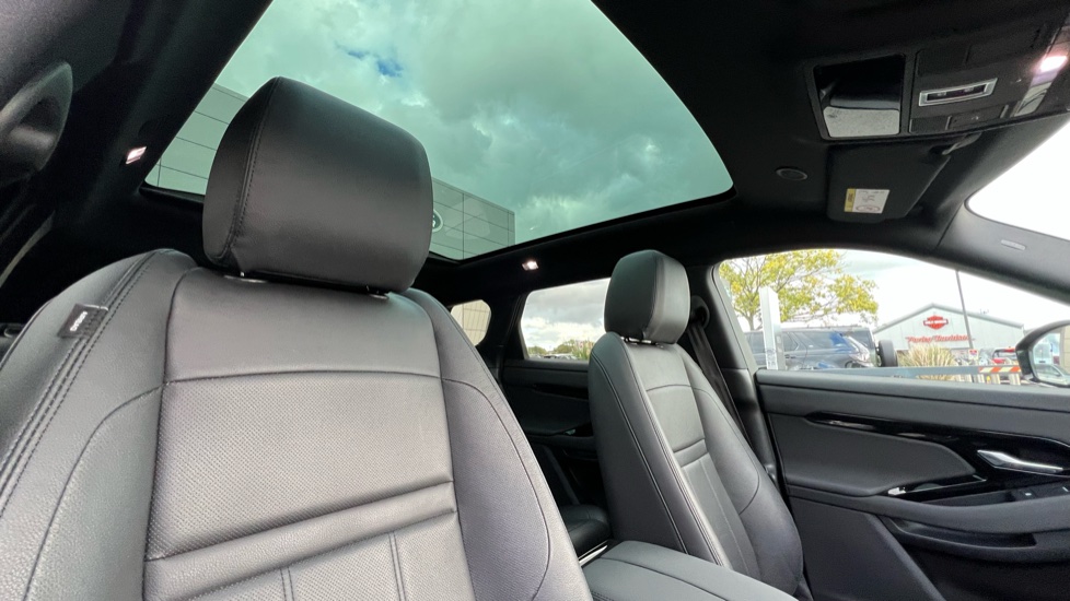 Land Rover Range Rover Evoque 1.5 P270e Edition 5dr Auto Hatchback - Image 37