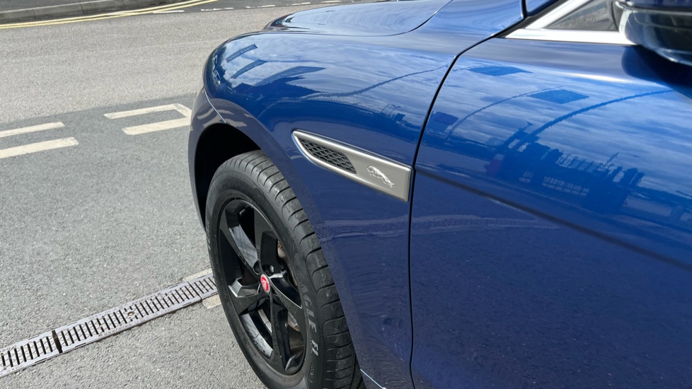 Jaguar F-Pace 2.0 D200 R-Dynamic S 5dr Auto AWD Diesel Estate - Image 20