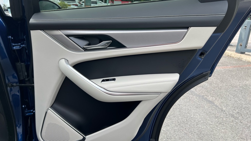 Jaguar F-Pace 2.0 D200 R-Dynamic S 5dr Auto AWD Diesel Estate - Image 31
