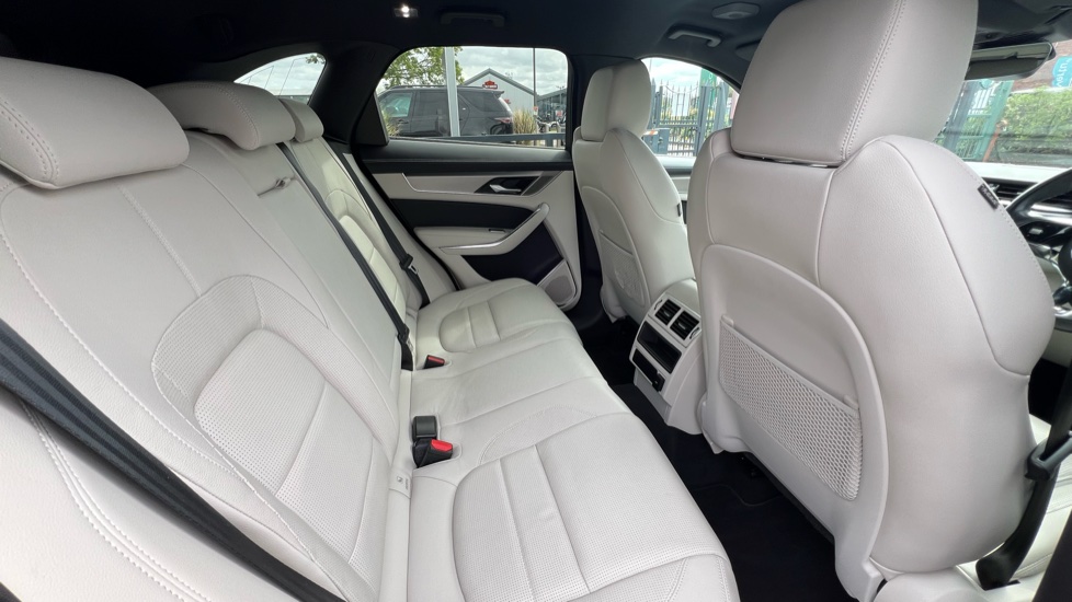 Jaguar F-Pace 2.0 D200 R-Dynamic S 5dr Auto AWD Diesel Estate - Image 32