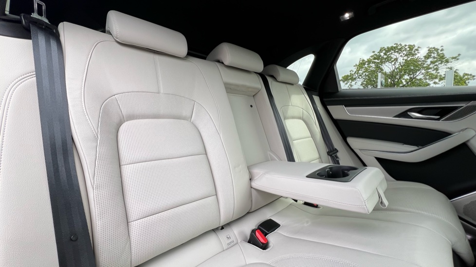 Jaguar F-Pace 2.0 D200 R-Dynamic S 5dr Auto AWD Diesel Estate - Image 33