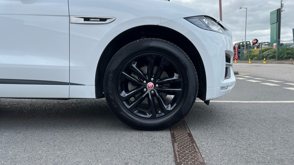 Jaguar F-Pace 2.0d R-Sport 5dr Auto AWD Diesel Estate - Image 8