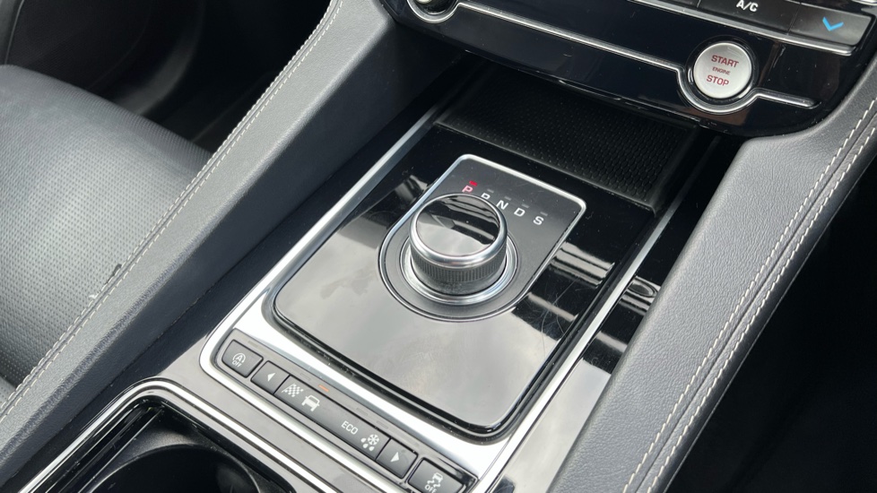 Jaguar F-Pace 2.0d R-Sport 5dr Auto AWD Diesel Estate - Image 13
