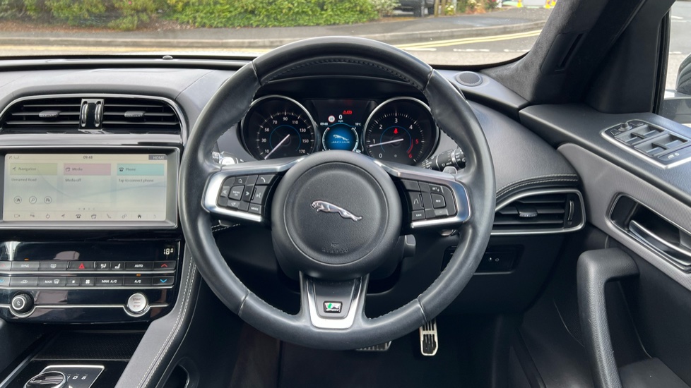 Jaguar F-Pace 2.0d R-Sport 5dr Auto AWD Diesel Estate - Image 15