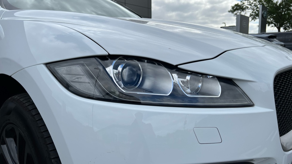 Jaguar F-Pace 2.0d R-Sport 5dr Auto AWD Diesel Estate - Image 17
