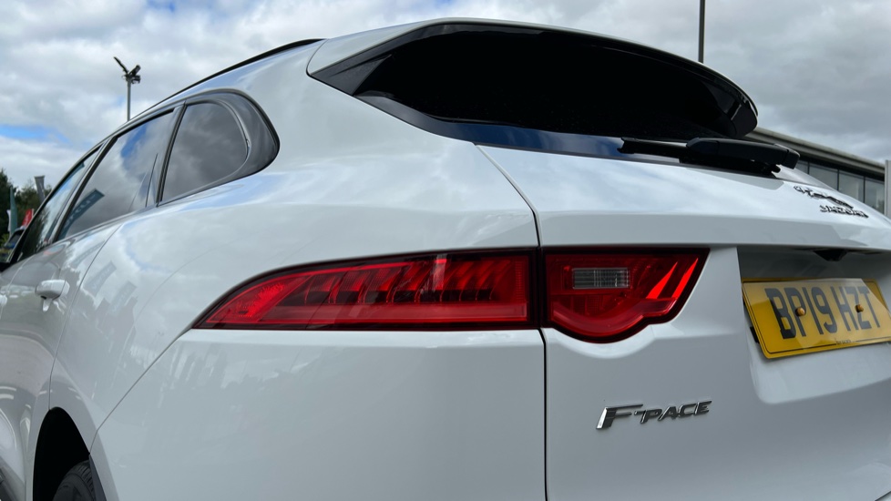 Jaguar F-Pace 2.0d R-Sport 5dr Auto AWD Diesel Estate - Image 19