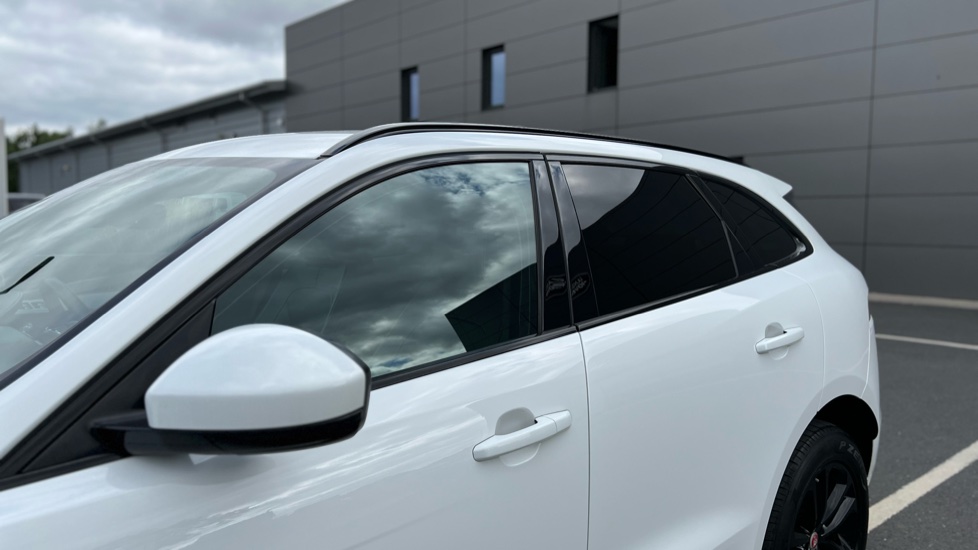 Jaguar F-Pace 2.0d R-Sport 5dr Auto AWD Diesel Estate - Image 22