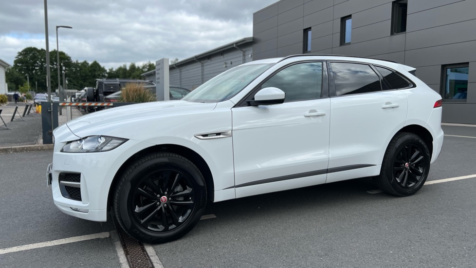 Jaguar F-Pace 2.0d R-Sport 5dr Auto AWD Diesel Estate - Image 23