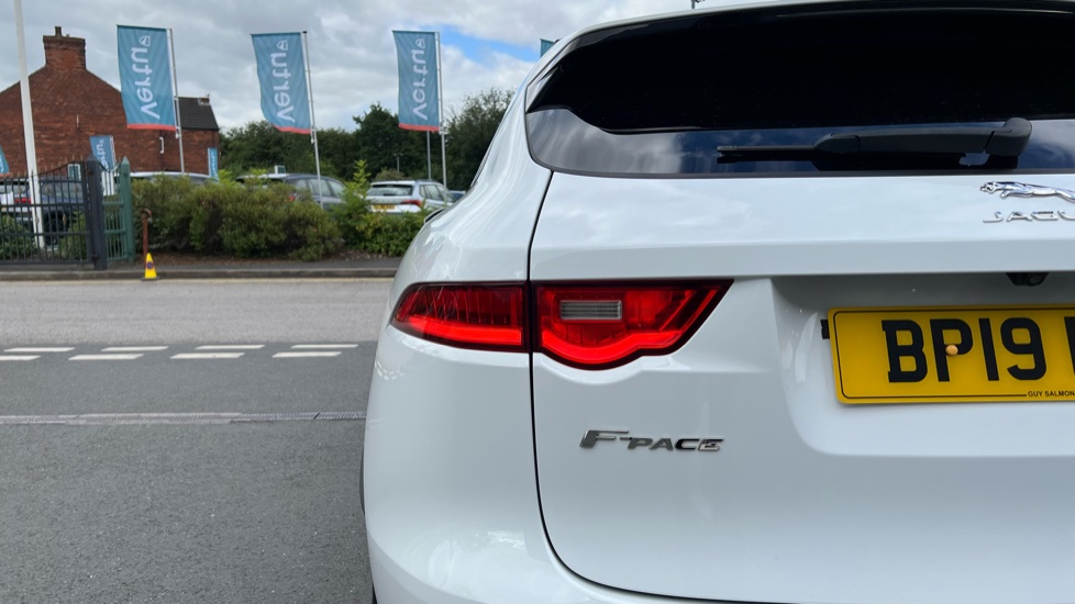 Jaguar F-Pace 2.0d R-Sport 5dr Auto AWD Diesel Estate - Image 30