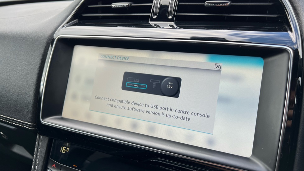 Jaguar F-Pace 2.0d R-Sport 5dr Auto AWD Diesel Estate - Image 41