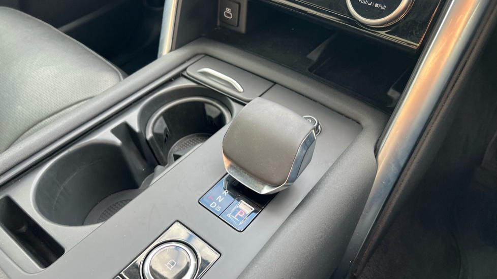 Land Rover Discovery 3.0 D250 R-Dynamic S 5dr Auto Diesel Station Wagon - Image 13