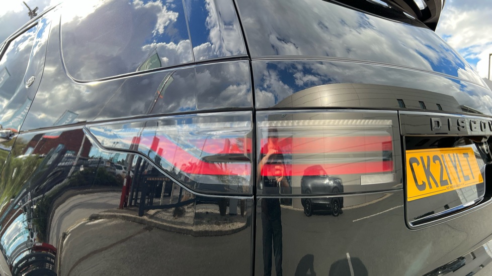 Land Rover Discovery 3.0 D250 R-Dynamic S 5dr Auto Diesel Station Wagon - Image 19