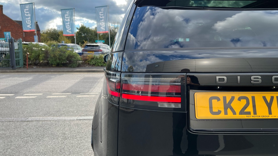 Land Rover Discovery 3.0 D250 R-Dynamic S 5dr Auto Diesel Station Wagon - Image 30