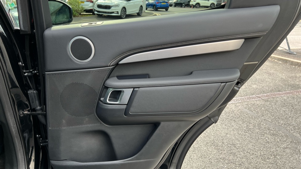 Land Rover Discovery 3.0 D250 R-Dynamic S 5dr Auto Diesel Station Wagon - Image 31