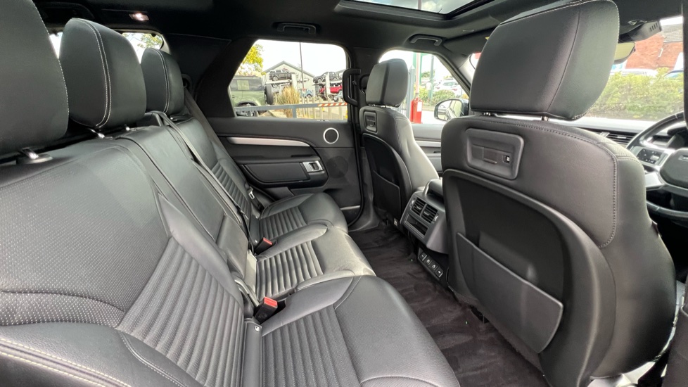 Land Rover Discovery 3.0 D250 R-Dynamic S 5dr Auto Diesel Station Wagon - Image 32