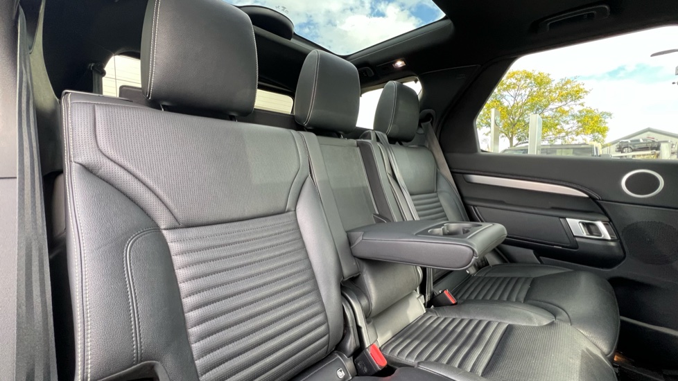 Land Rover Discovery 3.0 D250 R-Dynamic S 5dr Auto Diesel Station Wagon - Image 33