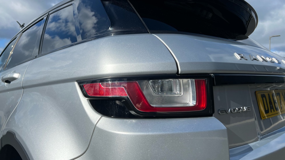 Land Rover Range Rover Evoque 2.0 TD4 SE Tech 5dr Auto Diesel Hatchback - Image 19