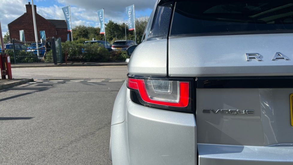 Land Rover Range Rover Evoque 2.0 TD4 SE Tech 5dr Auto Diesel Hatchback - Image 30