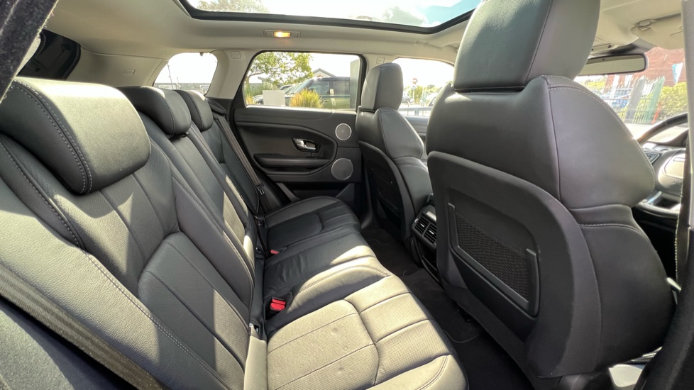 Land Rover Range Rover Evoque 2.0 TD4 SE Tech 5dr Auto Diesel Hatchback - Image 32