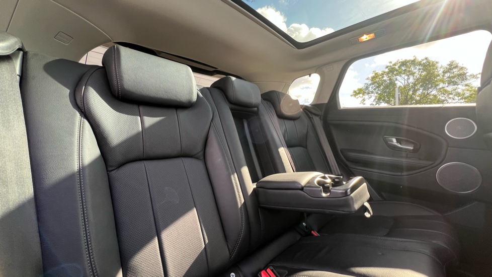 Land Rover Range Rover Evoque 2.0 TD4 SE Tech 5dr Auto Diesel Hatchback - Image 33