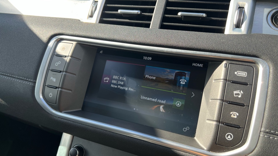 Land Rover Range Rover Evoque 2.0 TD4 SE Tech 5dr Auto Diesel Hatchback - Image 37