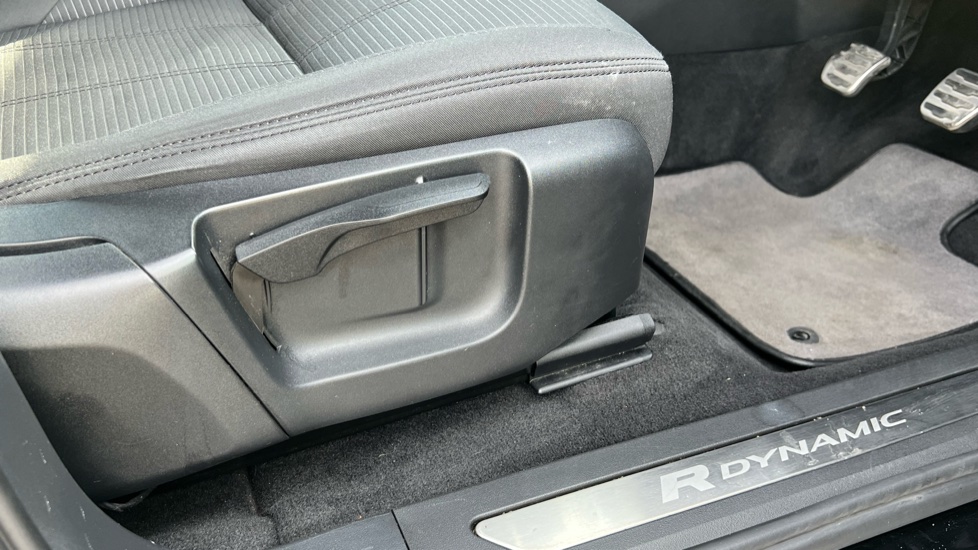 Land Rover Range Rover Evoque 2.0 D150 R-Dynamic 5dr 2WD Diesel Hatchback - Image 34