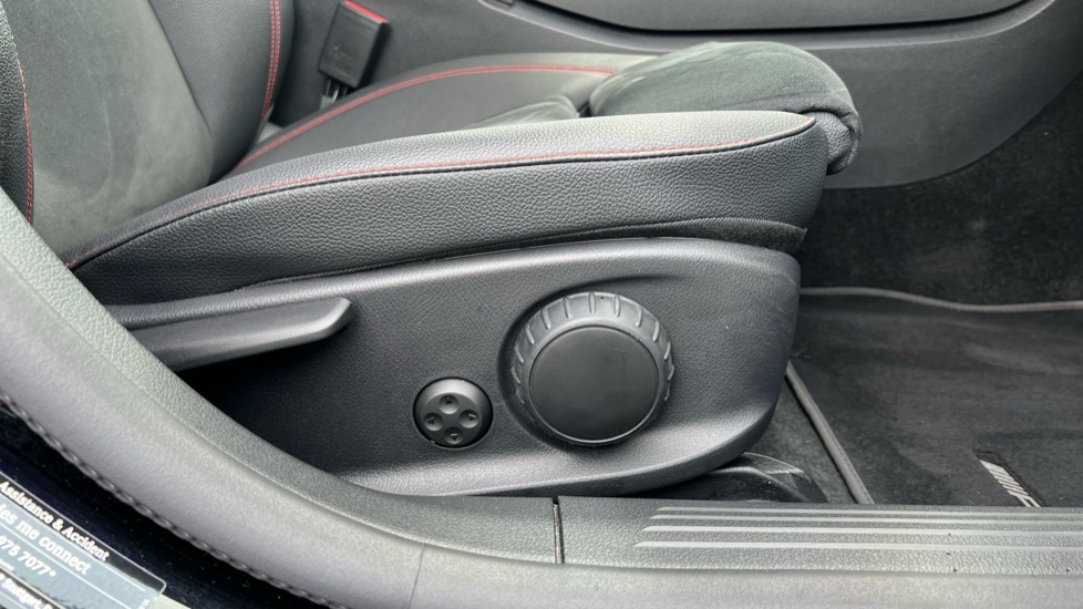 Mercedes-Benz CLA 180 AMG Line Executive 4dr Tip Auto Petrol Saloon - Image 36