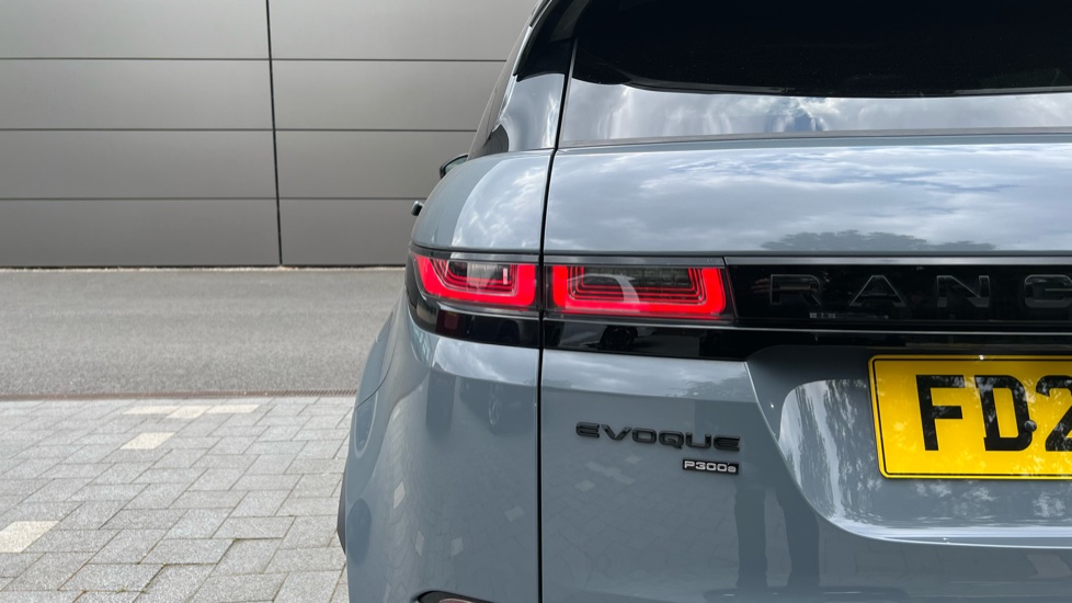 Land Rover Range Rover Evoque 1.5 P300e Evoque Edition 5dr Auto Hatchback - Image 30