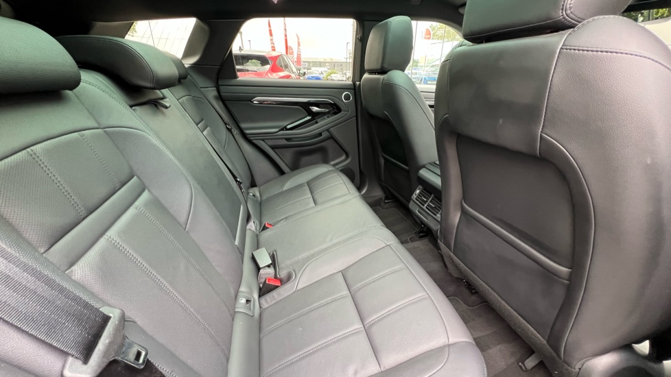 Land Rover Range Rover Evoque 1.5 P300e Evoque Edition 5dr Auto Hatchback - Image 32