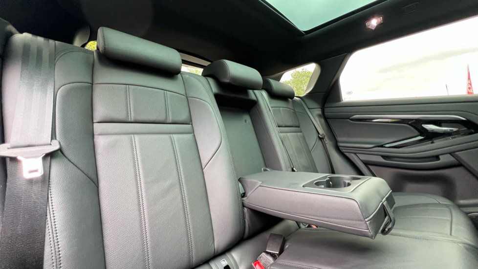 Land Rover Range Rover Evoque 1.5 P300e Evoque Edition 5dr Auto Hatchback - Image 33
