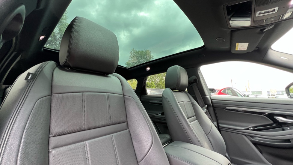 Land Rover Range Rover Evoque 1.5 P300e Evoque Edition 5dr Auto Hatchback - Image 37