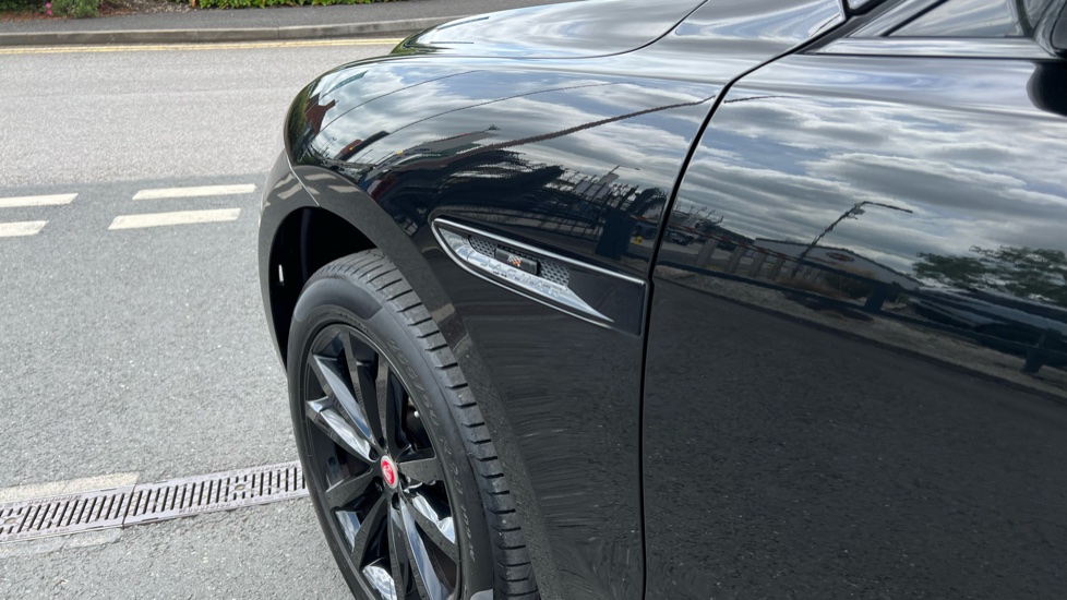 Jaguar F-Pace 2.0 [250] Chequered Flag 5dr Auto AWD Petrol Estate - Image 20