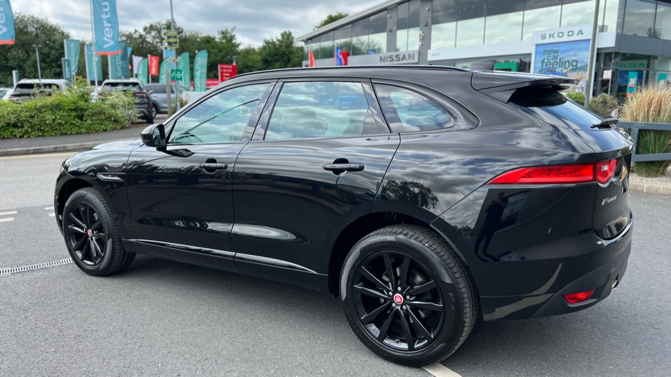 Jaguar F-Pace 2.0 [250] Chequered Flag 5dr Auto AWD Petrol Estate - Image 21