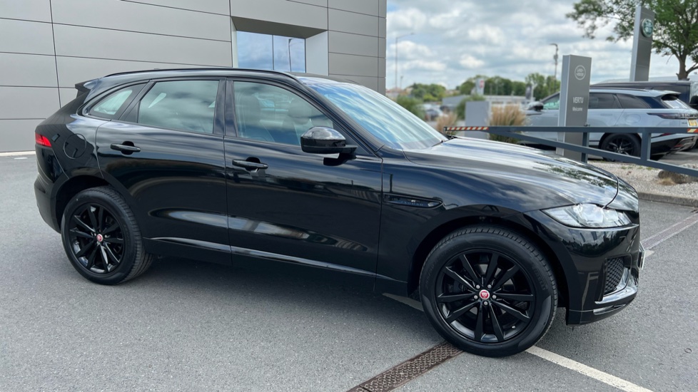 Jaguar F-Pace 2.0 [250] Chequered Flag 5dr Auto AWD Petrol Estate - Image 26