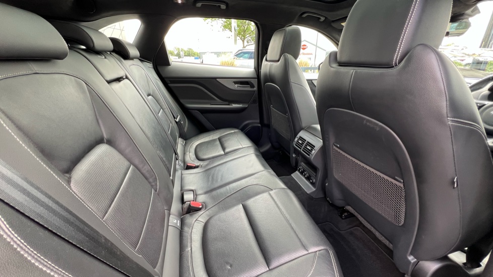 Jaguar F-Pace 2.0 [250] Chequered Flag 5dr Auto AWD Petrol Estate - Image 32
