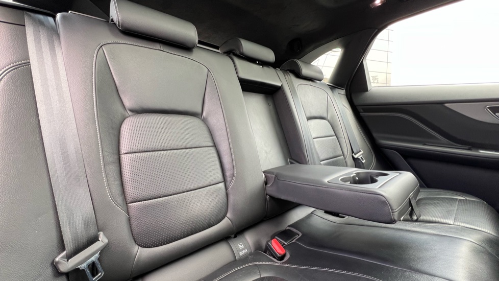 Jaguar F-Pace 2.0 [250] Chequered Flag 5dr Auto AWD Petrol Estate - Image 33