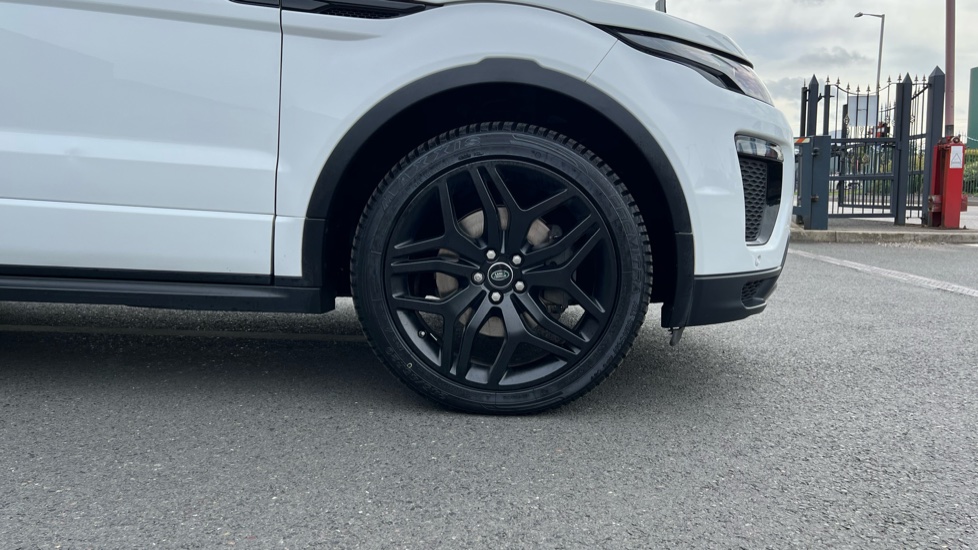 Land Rover Range Rover Evoque 2.0 TD4 HSE Dynamic 5dr Auto Diesel Hatchback - Image 8
