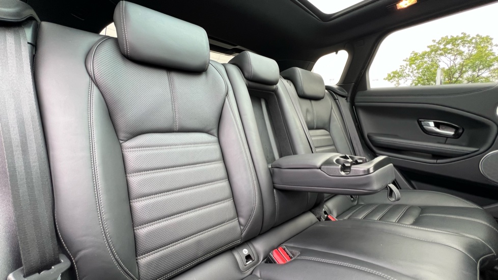 Land Rover Range Rover Evoque 2.0 TD4 HSE Dynamic 5dr Auto Diesel Hatchback - Image 33