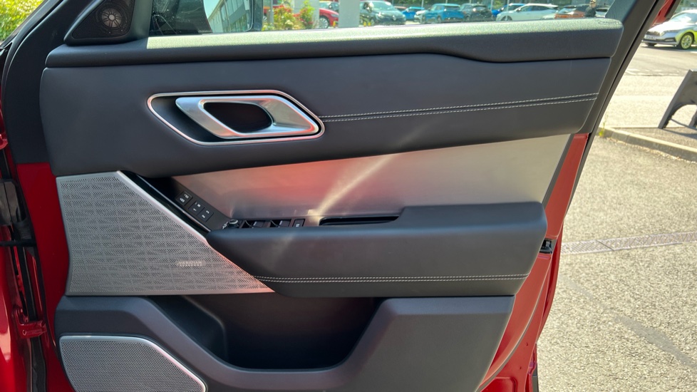 Land Rover Range Rover Velar 2.0 P250 R-Dynamic HSE 5dr Auto Petrol Estate - Image 33