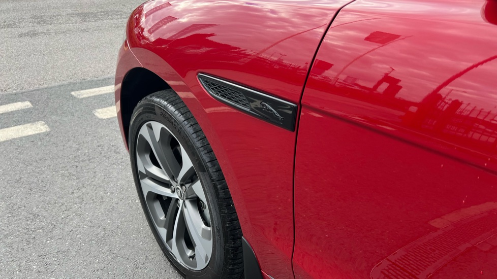 Jaguar F-Pace 2.0 D200 R-Dynamic HSE Black 5dr Auto AWD Diesel Estate - Image 20