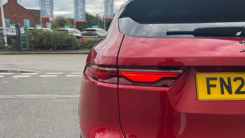 Jaguar F-Pace 2.0 D200 R-Dynamic HSE Black 5dr Auto AWD Diesel Estate - Image 30