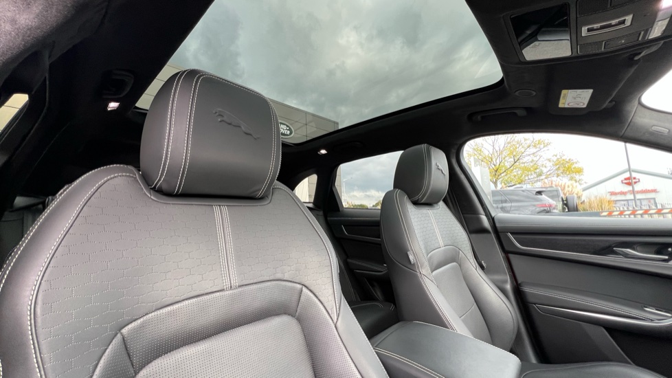 Jaguar F-Pace 2.0 D200 R-Dynamic HSE Black 5dr Auto AWD Diesel Estate - Image 37