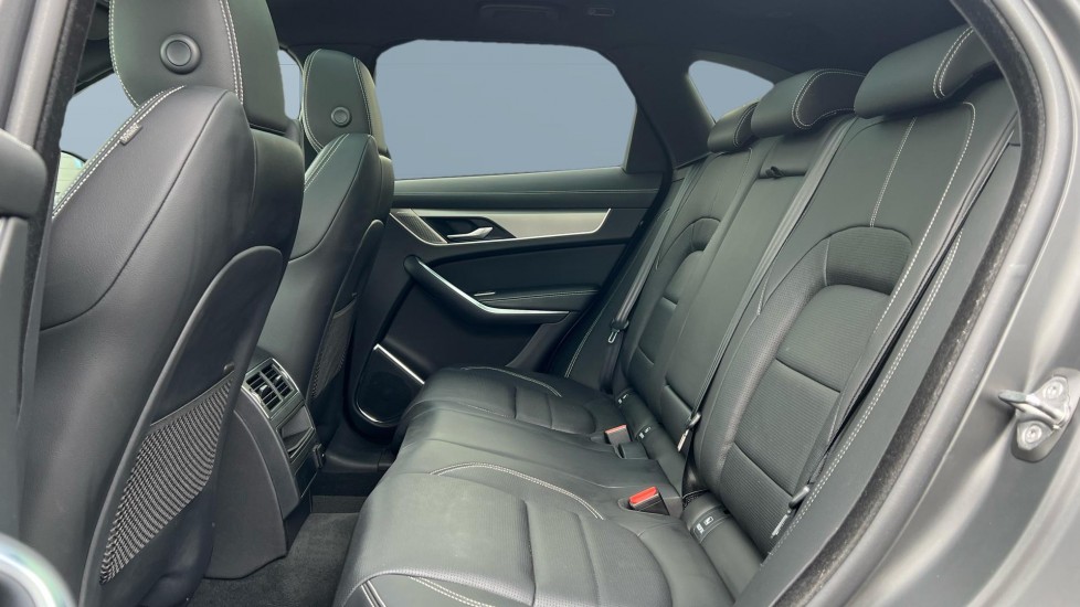 Jaguar F-Pace 2.0 P400e R-Dynamic SE Black 5dr Auto AWD Estate - Image 4