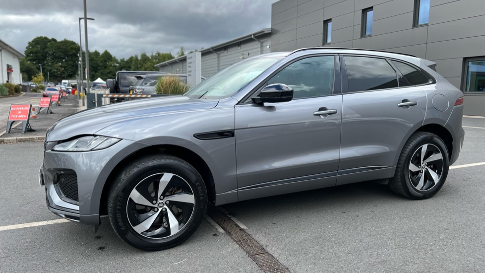 Jaguar F-Pace 2.0 P400e R-Dynamic SE Black 5dr Auto AWD Estate - Image 23